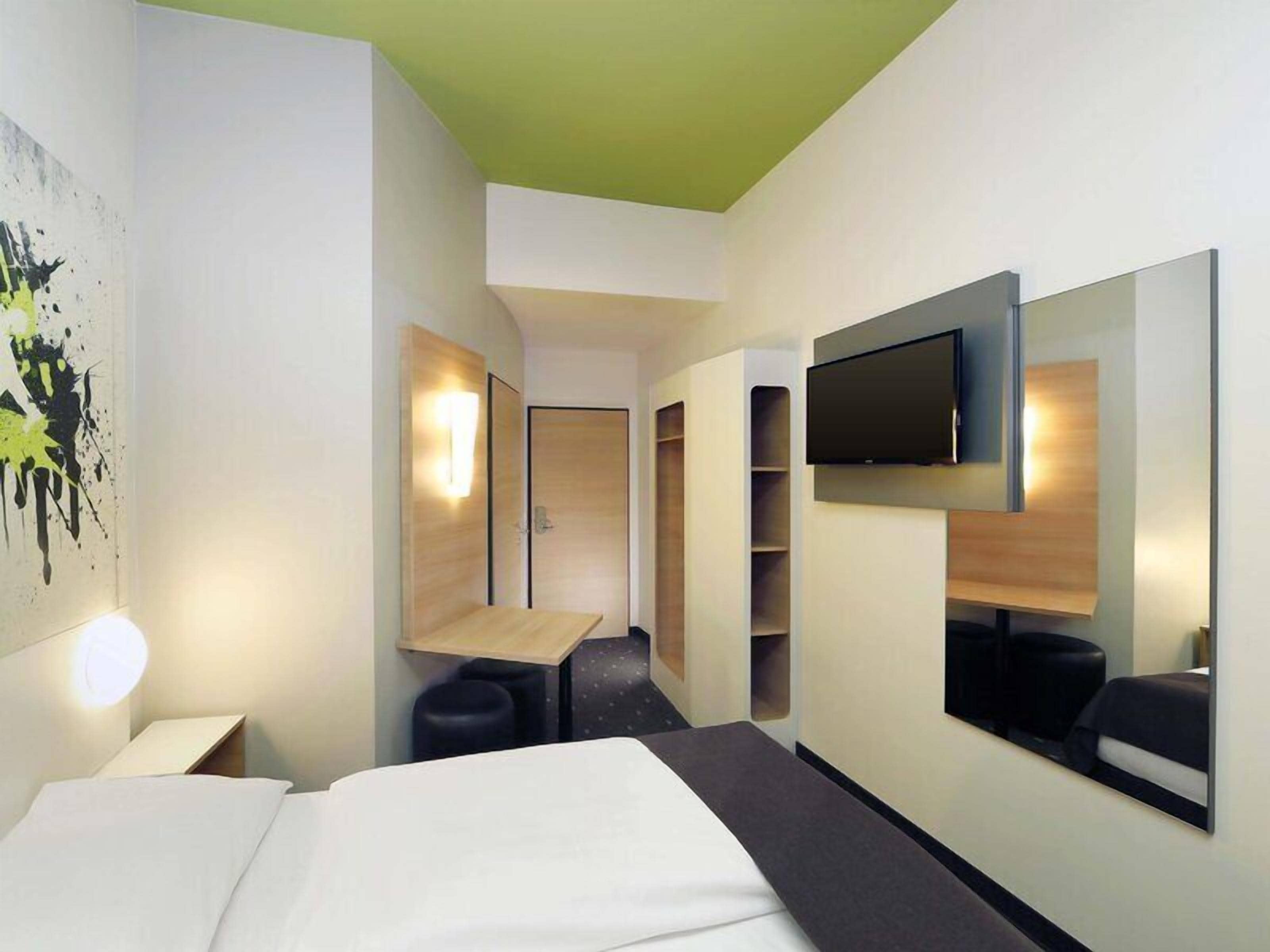 Double Room | Desk, soundproofing, free WiFi, bed sheets
