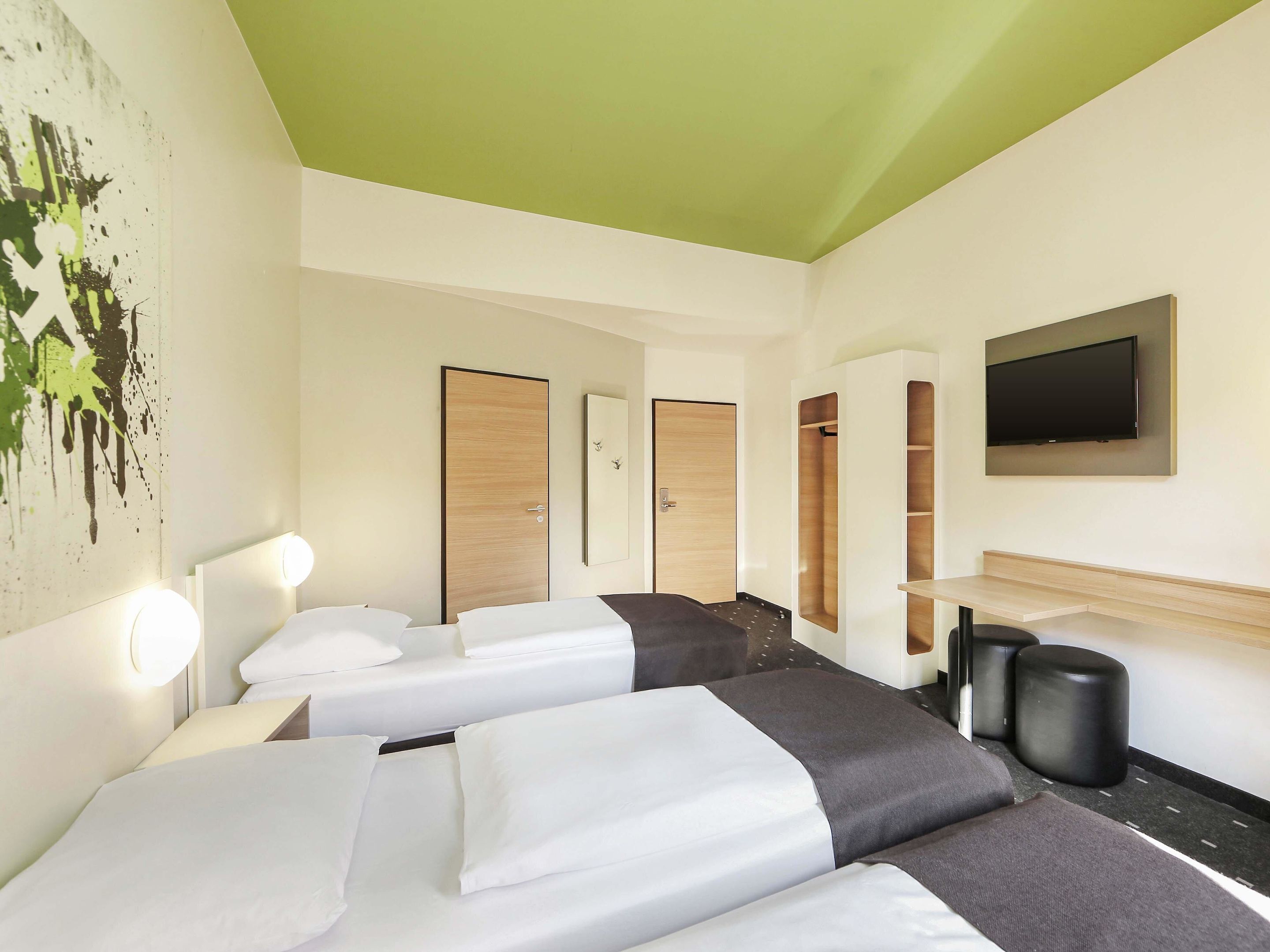 Dreibettzimmer | Schreibtisch, schallisolierte Zimmer, kostenloses WLAN, Bettwäsche