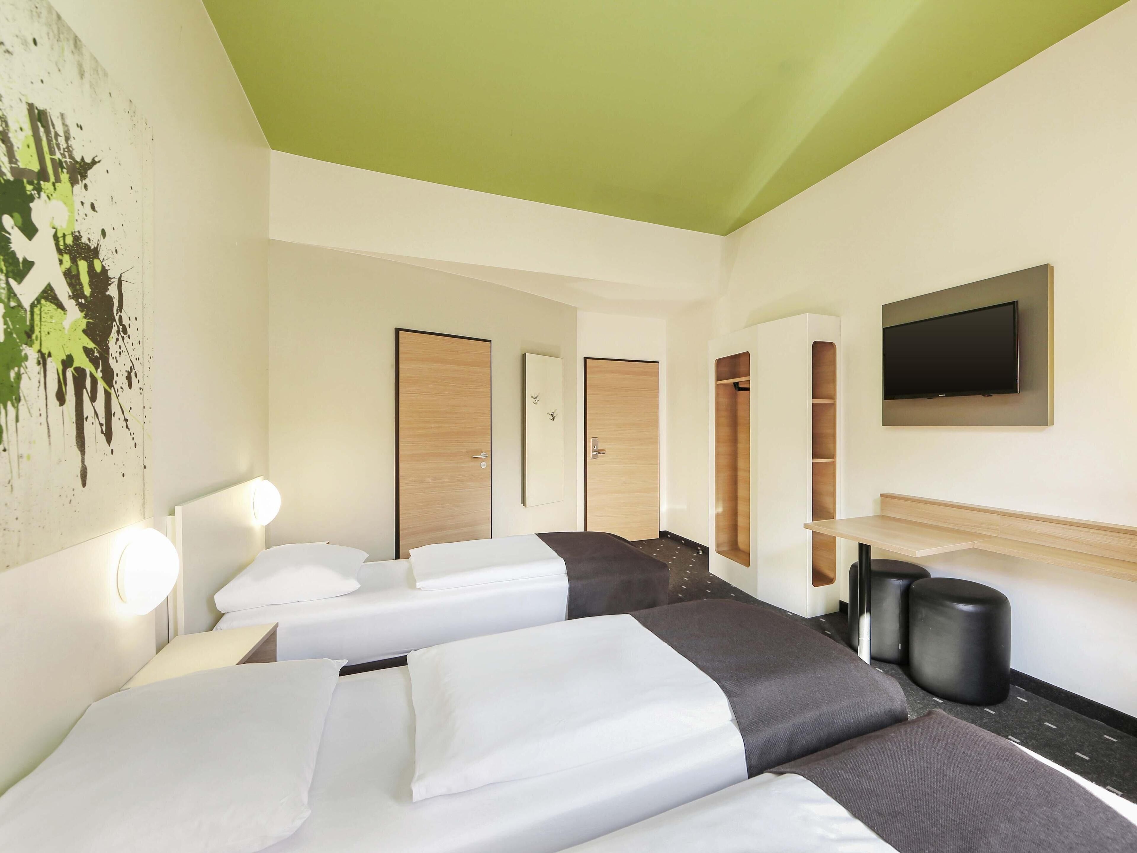 Quarto triplo | Escrivaninha, quartos à prova de som, Wi-Fi de cortesia, roupa de cama