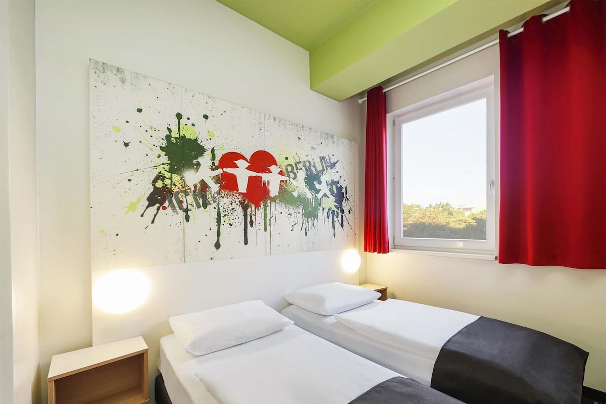 Twin Room | 1 bedroom, desk, soundproofing, free WiFi