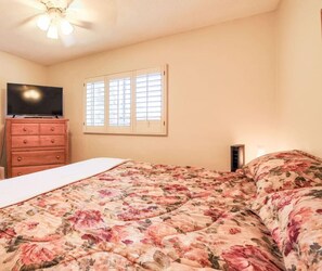 2 bedrooms, desk, iron/ironing board, free WiFi