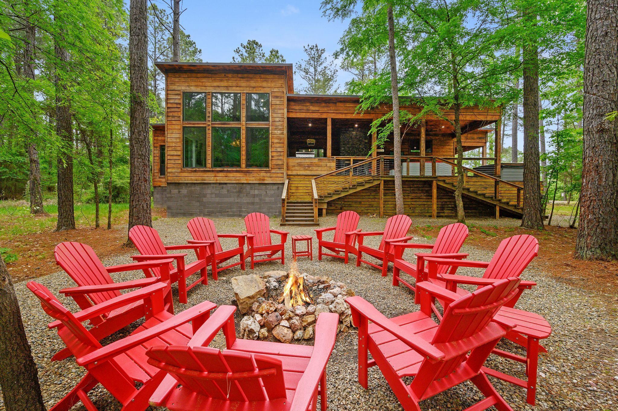 CHARRED PINES, BRAND NEW is sleek and ultra MODERN --Sleeps 12!!!