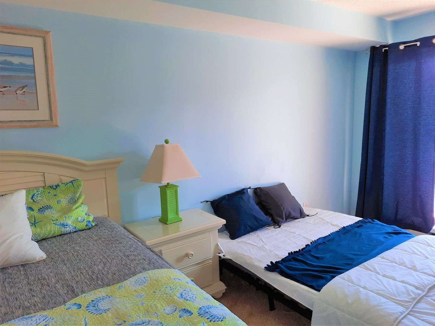 1B/1B condo with Ocean views, Resort style, Free WIFI, Few steps to the Beach!!