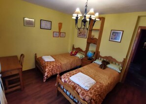 4 bedrooms - SPACIOUS AND COMFORTABLE HOUSE IN HERITAGE CITY: MURALLAS DE ÁVILA (Úbeda)