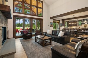 TV, fireplace, table football, ping pong - Perfect Retreat for multiple families! On the Golf Course | Hot Tub and more! (Cle Elum)