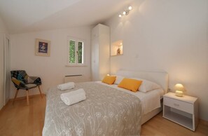 1 bedroom, in-room safe, iron/ironing board, WiFi