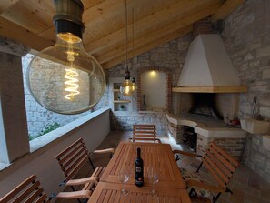 Outdoor dining - ISOLATED Vacation House "Kaštil", Pučišća, Brač (Pučišća)