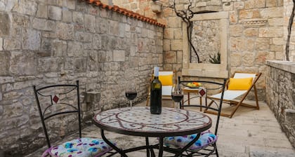 ISOLATED Vacation House "Kaštil", Pučišća, Brač