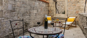 ISOLATED Vacation House "Kaštil", Pučišća, Brač