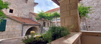 ISOLATED Vacation House "Kaštil", Pučišća, Brač