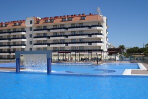 Piscina coberta i piscina a l'aire lliure 