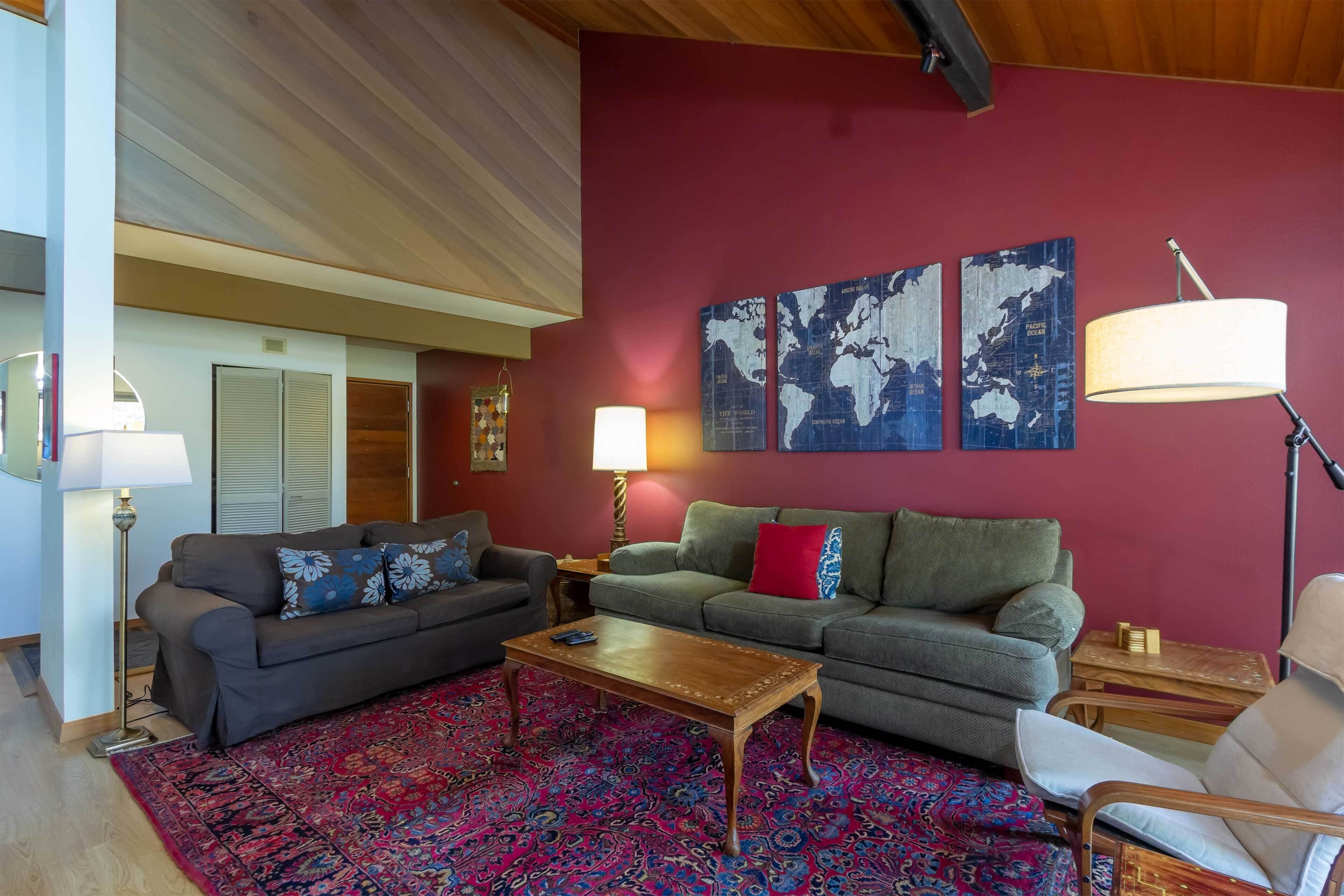 Beautiful Condo Near Meadows Golf Course, A/C, Sunroom, Gas Fireplace- MEAD85