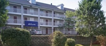 InTown Suites Extended Stay Louisville KY - Wattbourne Lane