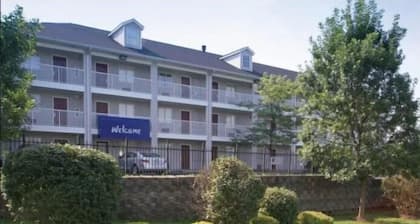 InTown Suites Extended Stay Louisville KY - Wattbourne Lane