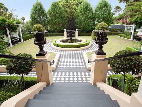 Designer Studio in Grand Manor 20 min From Sydney