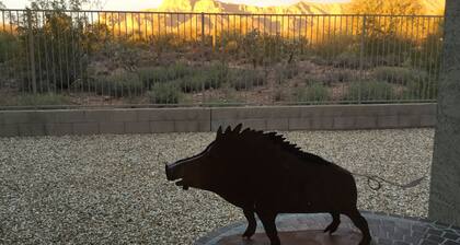 Lovely Mountain View, Close to hiking & golf, Comfortable Home, Community Pool