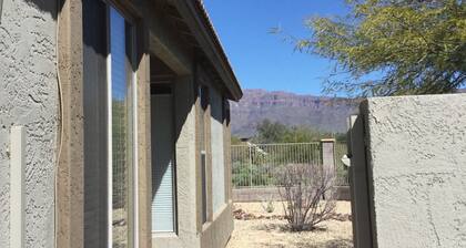 Lovely Mountain View, Close to hiking & golf, Comfortable Home, Community Pool