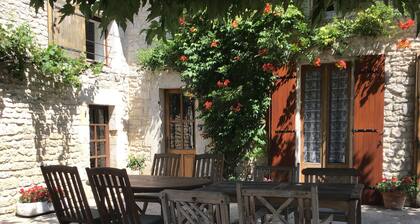Spacious converted farmhouse with garden and pool close to the Gironde estuary