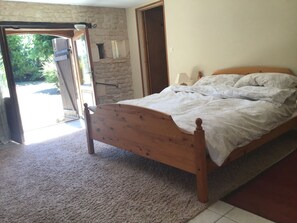 5 bedrooms, iron/ironing board, travel cot, WiFi