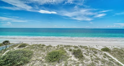 Brand NEW 4 Bedroom Beach House. 45 second easy walk to the beach. Sleeps 10