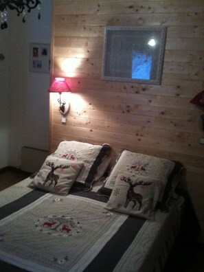 3 عدّة غرف نوم ومكواة/لوح كي وسرير سفر وواي فاي مجانًا