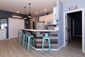 Interior - West Side Bay 3 Bedroom Vacation  Getaway!    (Sunrise Beach)