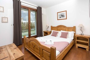 3 makuuhuonetta, silitysrauta/-lauta, ilmainen Wi-Fi