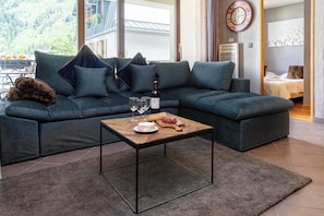 Comfortable L shaped sofa bed - Le Paradis Ski Apartment, Skiing Chamonix All Year (Chamonix)