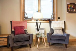 Comfy armchairs as well as large sofas - Chamois Apartment, amazing views Chamonix All Year (Chamonix)