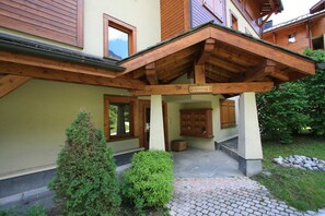Entrance to Residence Les Chalets du Savoy - Chamois Apartment, amazing views Chamonix All Year (Chamonix)