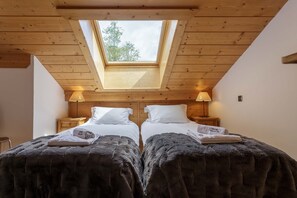 2 bedrooms, iron/ironing board, free WiFi