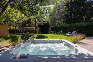 Bain à remous extérieur