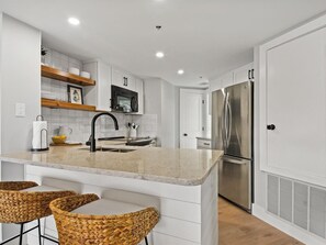 Refrigerador, microondas, horno y lavavajillas