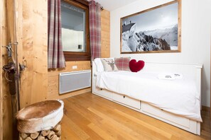 2 bedrooms, iron/ironing board, free WiFi