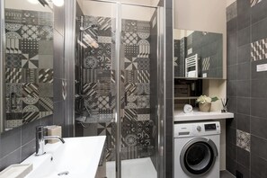 Bathroom with shower - Majestic 76, Historic Building, Chamonix All Year (Chamonix)