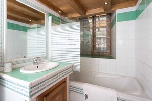 Hair dryer - Lou Lou Apartment -  an apartment that sleeps 4 guests  in 1 bedroom (Chamonix)