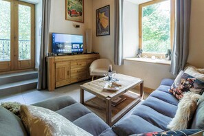 Lounge with access to terrace - Lou Lou Apartment, Skiing, Chamonix All Year (Chamonix)