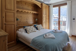 2 bedrooms, iron/ironing board, free WiFi