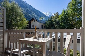 Balcony with views of Mont Blanc  - Sauberands 18 apartment, Skiing, Chamonix All Year (Chamonix)