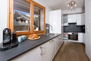 Oven, dishwasher, coffee/tea maker