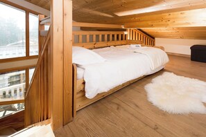 Mezzanine showing open plan area and single bed  - Sauberands 18 apartment, Skiing, Chamonix All Year (Chamonix)