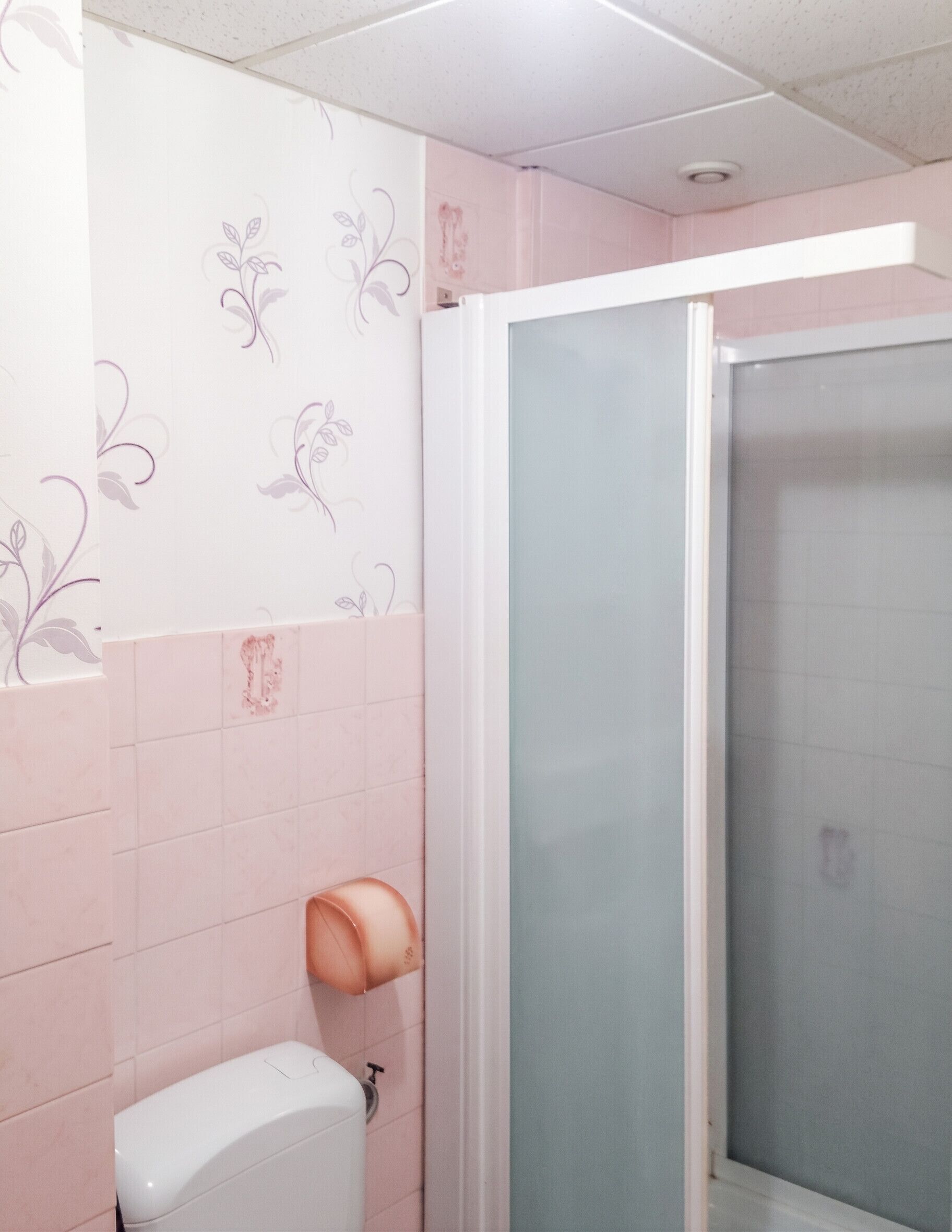 Shower, towels