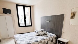Room - Homerez - Flat in Néris-les-Bains. (Néris-les-Bains)