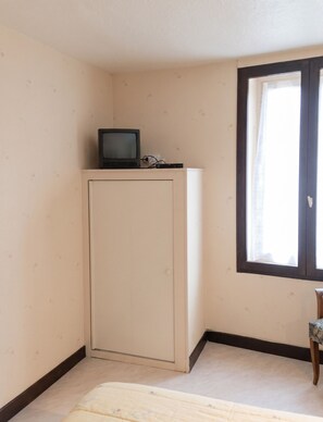 2 Schlafzimmer, Reisekinderbett, kostenloses WLAN, Bettwäsche