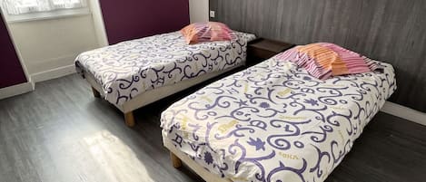 2 dormitorios, cuna de viaje, wifi gratis y ropa de cama