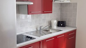 Private kitchen - Homerez - Flat in Néris-les-Bains. (Néris-les-Bains)