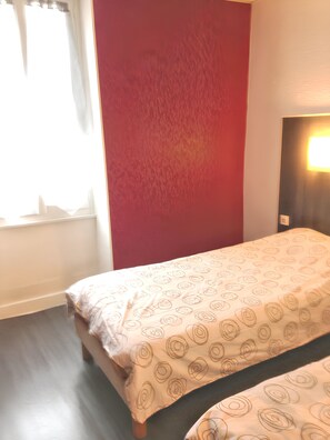 2 bedrooms, internet - Homerez - Flat in Néris-les-Bains. (Néris-les-Bains)