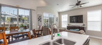 Sonrisa on Holiday by the Pool