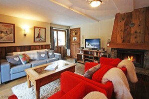 Lounge area - La Ferme des Praz appt, Golfing, Chamonix All Year (Chamonix)