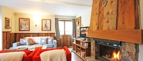 Lounge with fireplace